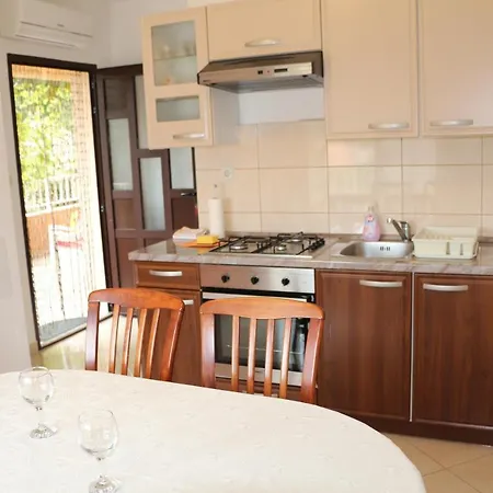 Apartment With Parking Space Basina, Hvar - 12420 Vrbanj